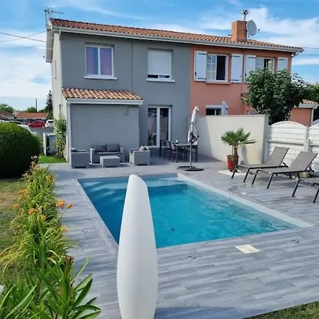 Holiday home Agreable Maison De Avec Piscine La Teste-de-Buch